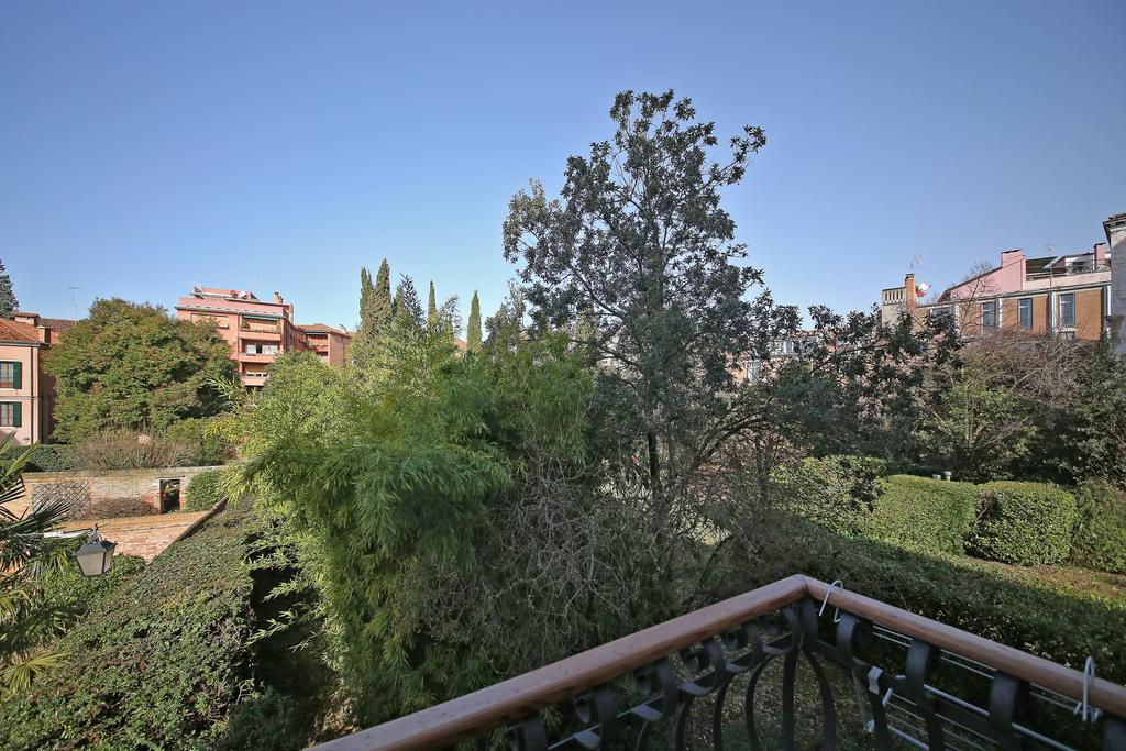 Appartamenti Inside Palazzo Foscarini Velence Kültér fotó