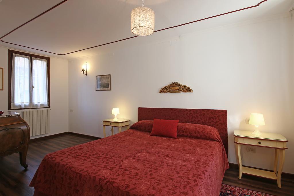 Appartamenti Inside Palazzo Foscarini Velence Kültér fotó