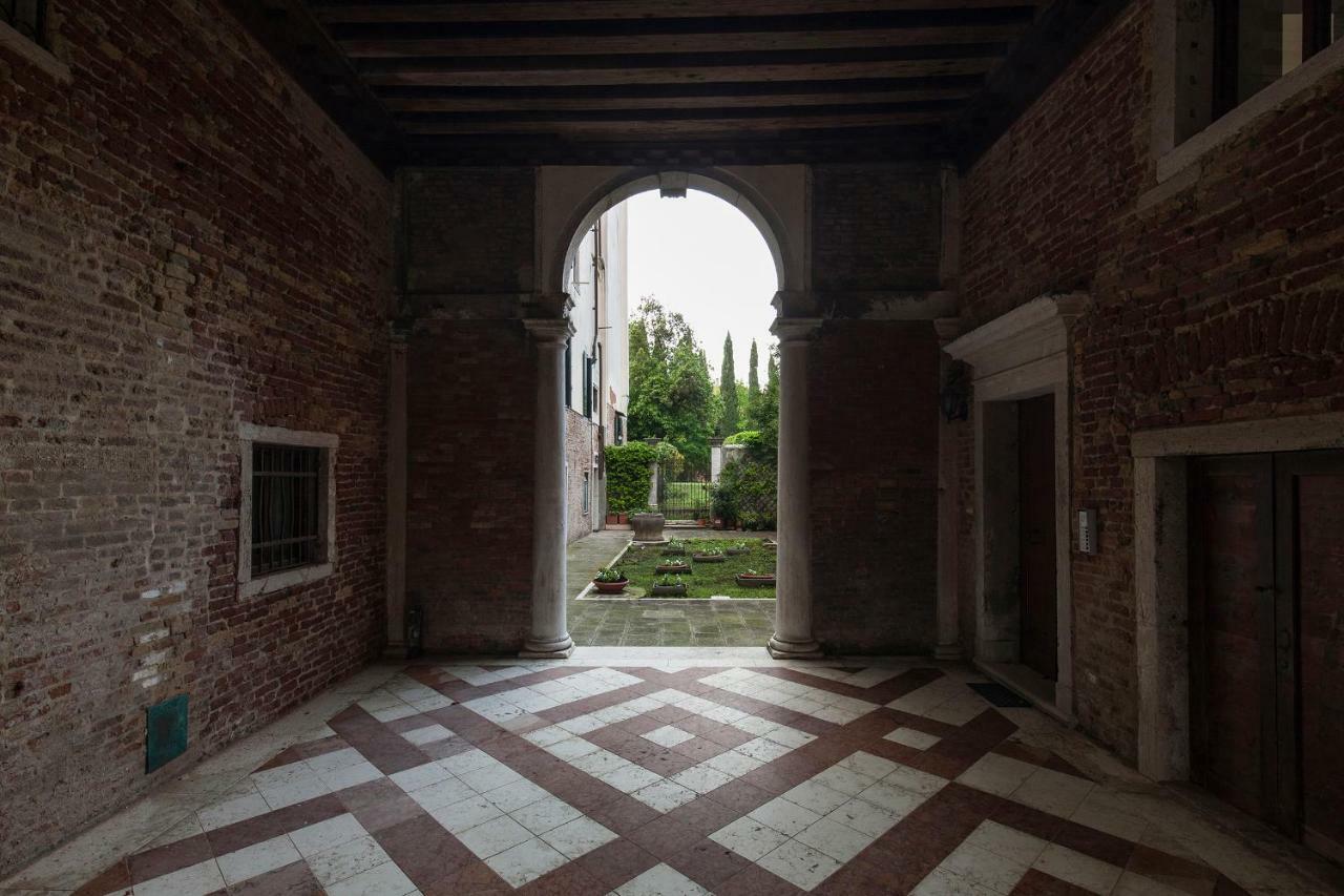 Appartamenti Inside Palazzo Foscarini Velence Kültér fotó